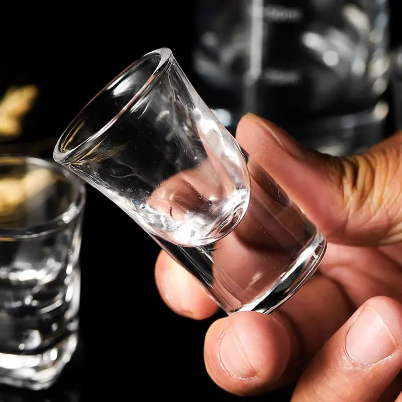 Wine Beer And Spirits - كؤوس زجاجية شفافة للباجيوجو والفودكا والسكوتش